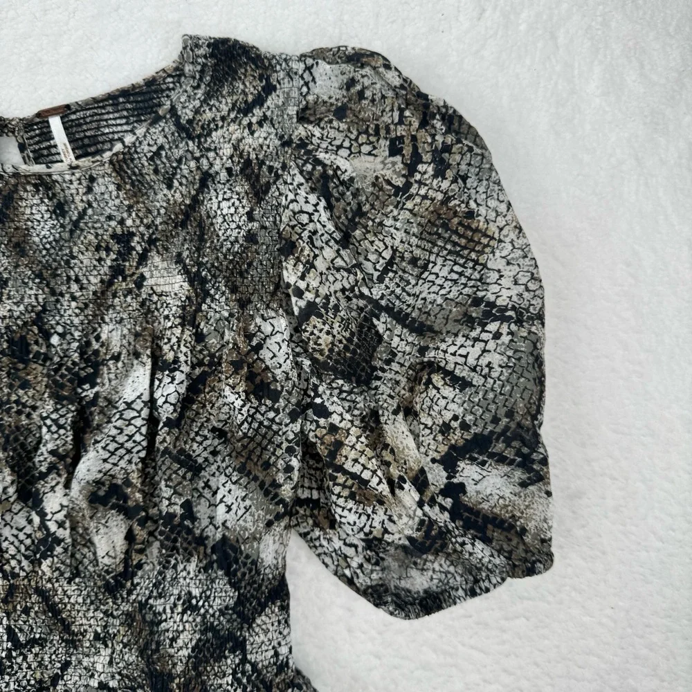 Free People Gray XOXO Blouse Snake Print Puff Sleeve Smocked Crop Top Small NWOT